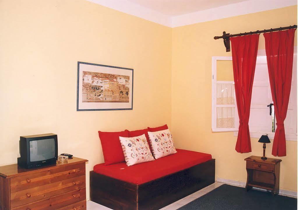 Spetses Retreat Accommodation Extérieur photo
